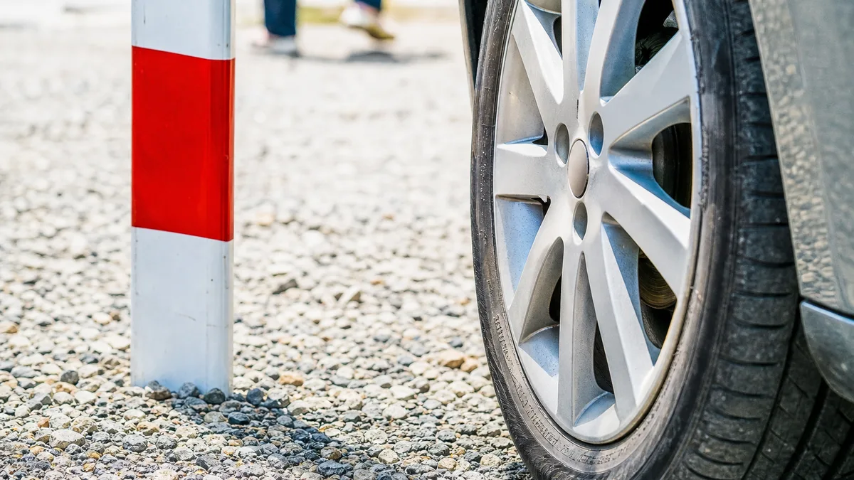 Nowe rondo może zabrać parking przy cmentarzu w Rzochowie