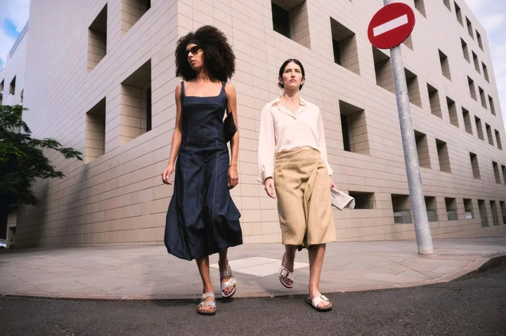 Damskie Birkenstocki pasują zarówno do bardzo kobiecych, jak i prostych stylizacji