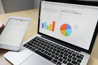 Programy do pracy zdalnej i komunikacji – jakie funkcje mają największe znaczenie