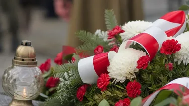 Grób oficera z Korzeniowa oznaczony znakiem „Tobie Polsko”