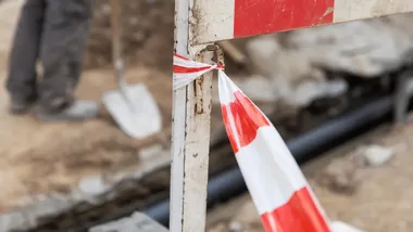 Utrudnienia na drodze do Piątkowca. Zamknięty pas jezdni na 300 metrów