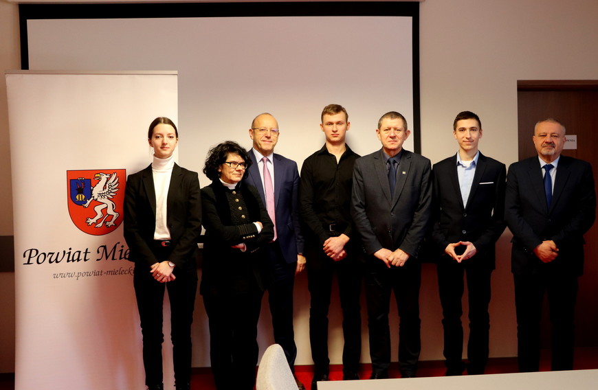 Powiat Mielec: Stypendia PRM dla najzdolniejszych uczniów