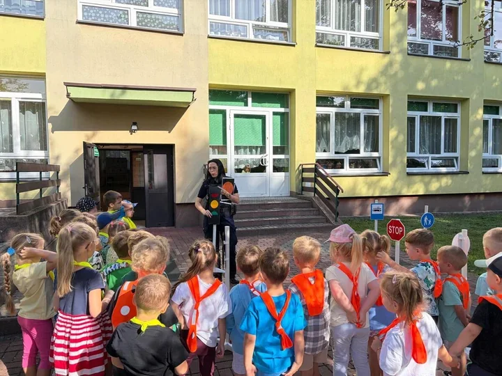 Policjanci w mieleckim przedszkolu. Dzieci poznawały zasady bezpieczeństwa