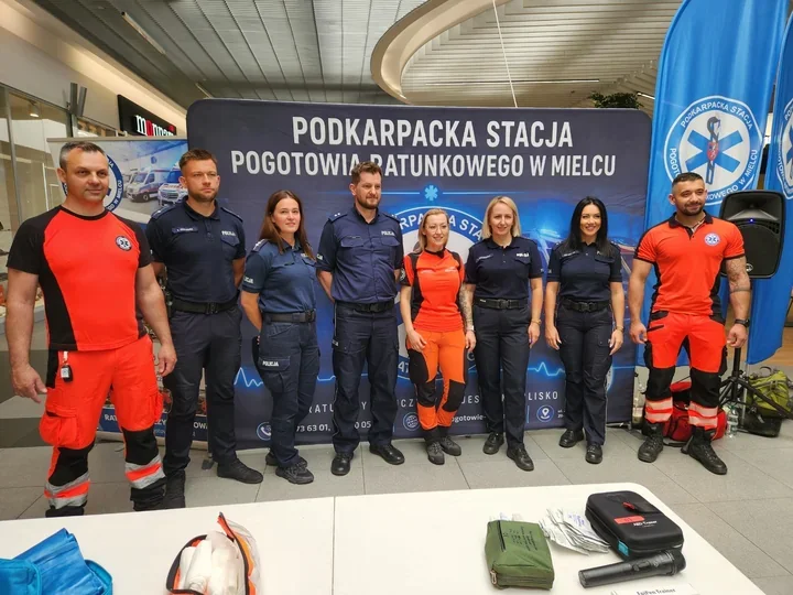 Ratowanie życia w Mielcu na fantomach - służby trenowały z mieszkańcami