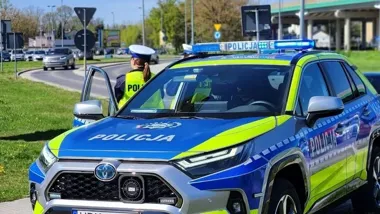 18-latek driftował Mercedesem na ulicy w Mielcu. Stracił prawo jazdy
