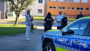 Policyjne patrole przy szkołach w Mielcu. Akcja ruszyła od rana