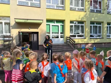 Policjanci w mieleckim przedszkolu. Dzieci poznawały zasady bezpieczeństwa