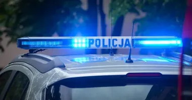 Po uderzeniu w lustro drogowym doszło do potrącenia rowerzysty