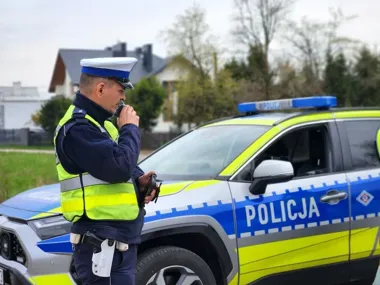 18-latek kierował BMW po alkoholu. Uderzył w słup w Glinach Małych