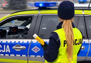 107 km/h w obszarze zabudowanym - drogówka odebrała prawo jazdy kierowcy Jaguara