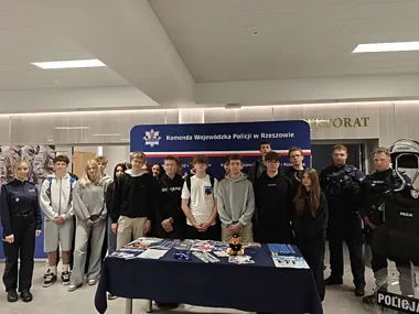 Mieleccy mundurowi na forum w Rzeszowie - młodzież zobaczyła kulisy służby
