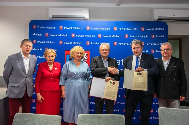 Mielec i Staszów stawiają na kolej. Padł podpis pod listem intencyjnym