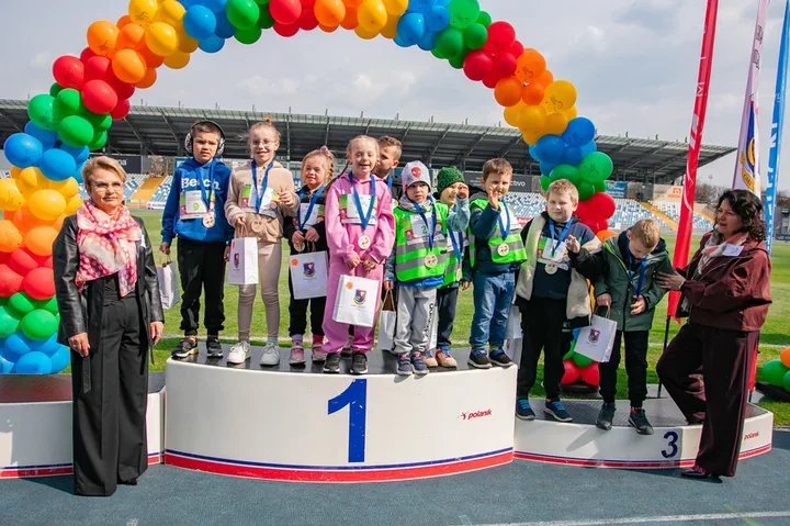 Kolorowe skarpetki i bieg, który połączył szkoły powiatu mieleckiego