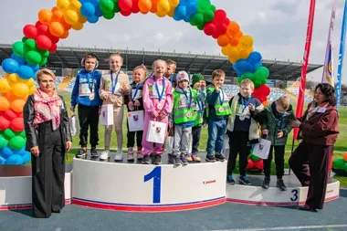Kolorowe skarpetki i bieg, który połączył szkoły powiatu mieleckiego