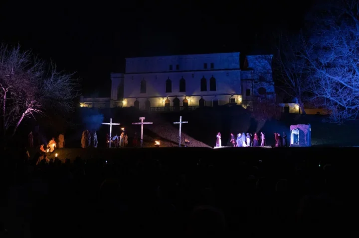 Misterium w Przecławiu zatrzymało codzienny pęd i poprowadziło wiernych ku zamkowi