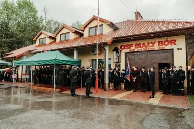 Sto lat OSP Biały Bór. Nowy sztandar i mocne słowa uznania