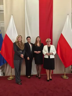 Dwie przedstawicielki gminy Przecław z Medalami Komisji Edukacji Narodowej