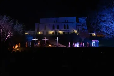 Misterium w Przecławiu zatrzymało codzienny pęd i poprowadziło wiernych ku zamkowi